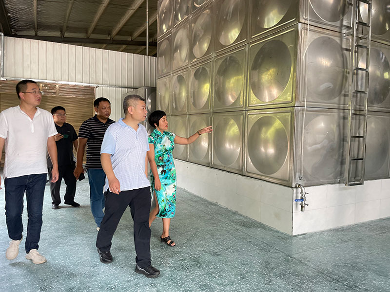 國家民委經(jīng)濟(jì)司副司長黃東輝蒞臨我司視察指導(dǎo)工作 湖北山茶油廠家