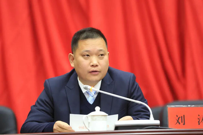 湖北恒貿茶油有限公司彭大波榮獲“工業(yè)企業(yè)發(fā)展突出人才”稱號 湖北山茶油廠家